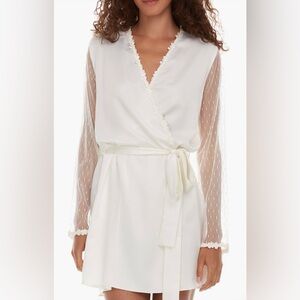 Flora Nikroz XS White mesh long sleeve robe with lace details